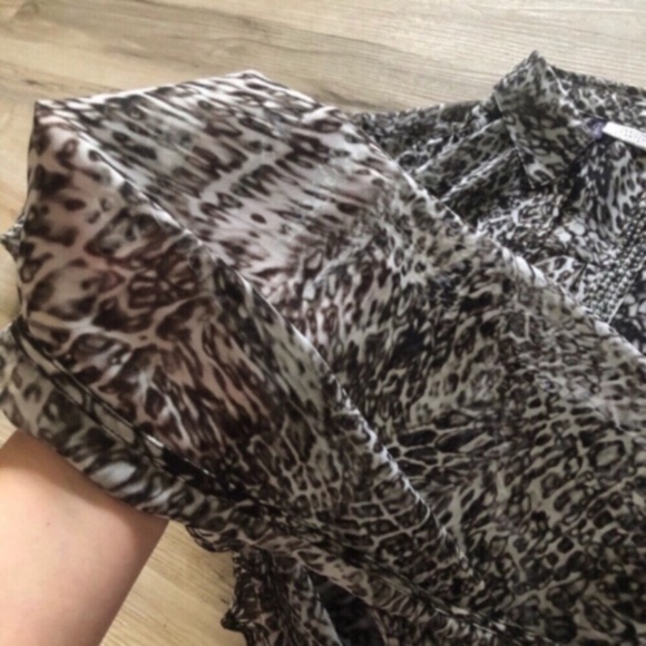 Jennifer Lopez Monochrome Animal Print Top - Picture 4 of 6